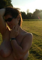 Зрелая баба вытащила огромные сиськи из платья 11 фото Зрелая баба вытащила огромные сиськи из платья 11 фото