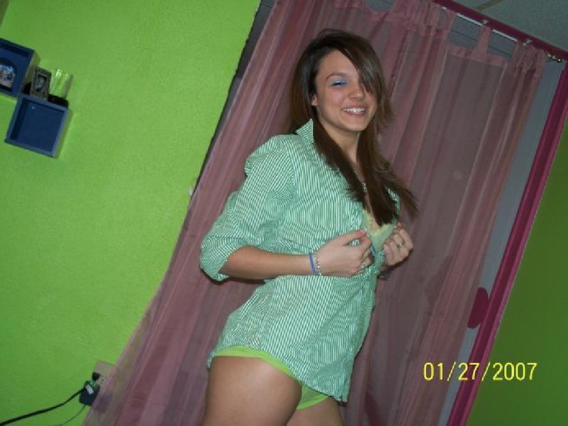 Фоткает себя и отправляет снимки парню 25 фотография