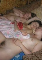 Голые красавицы хорошо отдыхают в бане 35 фото