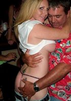 Пьяные давалки показывают сиськи в ночных клубах 5 фото