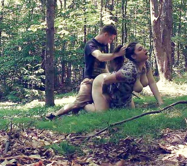 Большие члены дерзко проникают в дырки телок на природе 1 фотография