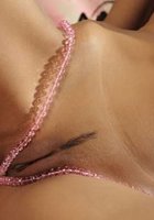 Стройная азиатка с красивыми волосами обнажилась на кровати 13 фото