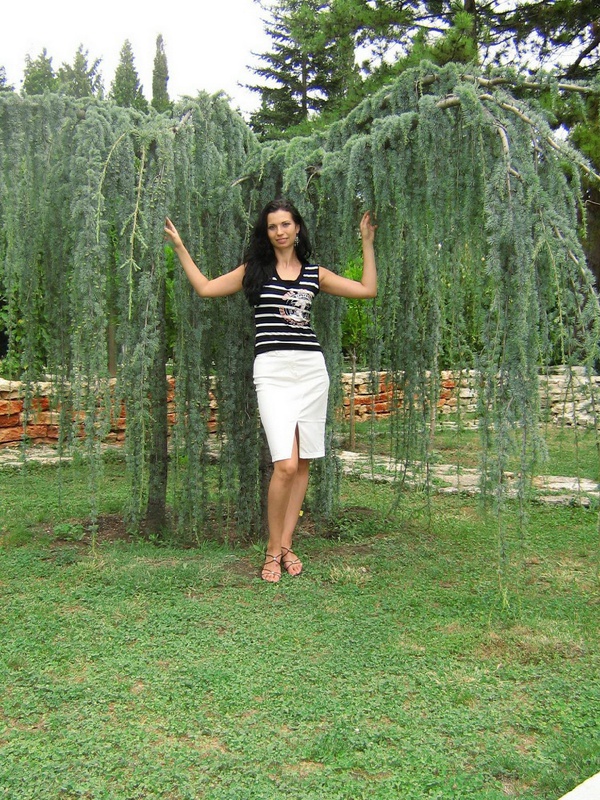 Девушки в красивых купальниках отдыхают на пляже 19 фотография