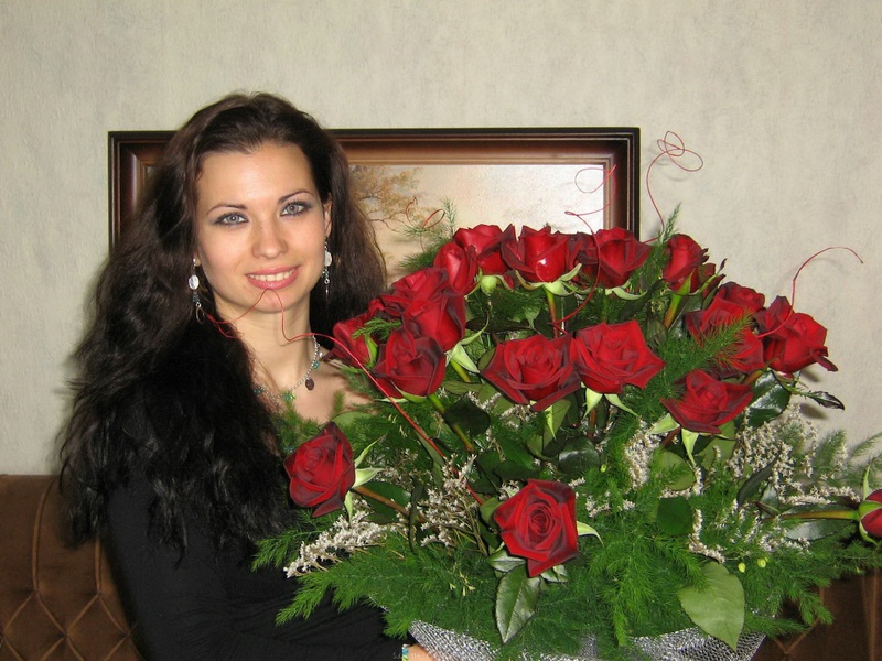 Девушки в красивых купальниках отдыхают на пляже 25 фотография