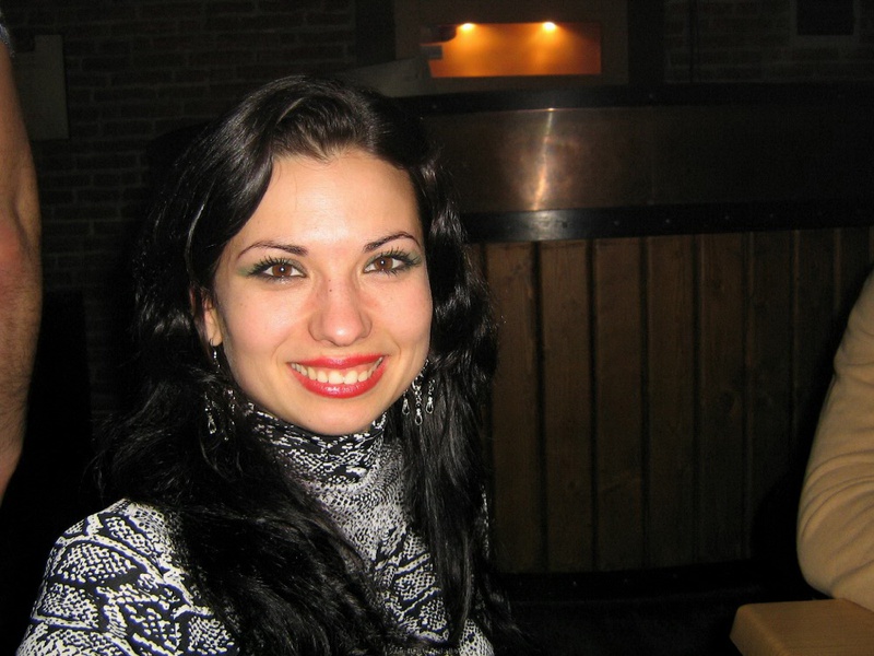 Девушки в красивых купальниках отдыхают на пляже 33 фотография