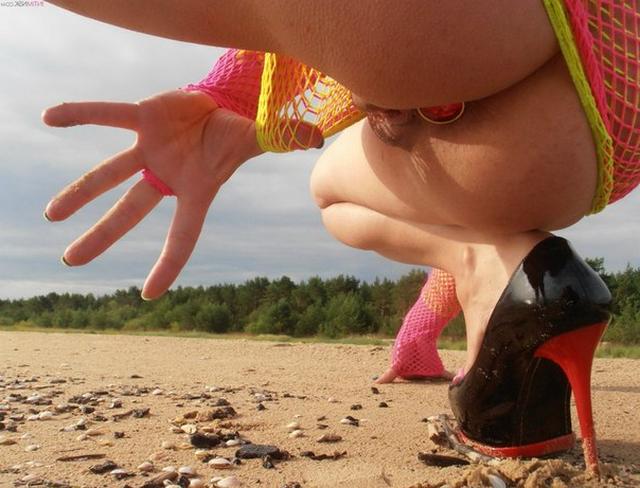 И на природе, и дома телки готовы получать удовольствие 14 фотография