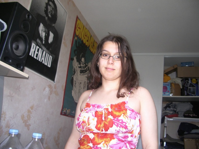 Подруга показывает свои прелести в ванной 1 фотография