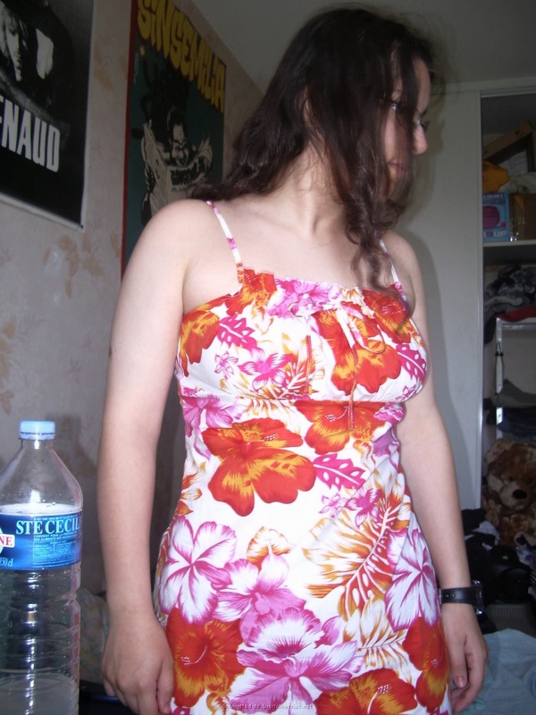 Подруга показывает свои прелести в ванной 2 фотография