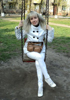 Русская блондинка с челкой и веснушками разделась в студии 2 фото Русская блондинка с челкой и веснушками разделась в студии 2 фото