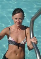 Жена позирует на природе в купальнике, а дома голой 8 фото Жена позирует на природе в купальнике, а дома голой 8 фото