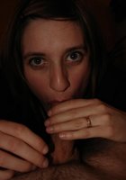 Супружеская пара активно отдыхает на морском берегу 18 фото