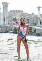 Рыжая показывает большой клитор в публичных местах 1 фото Рыжая показывает большой клитор в публичных местах 1 фото