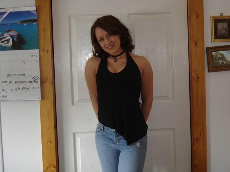 Знойная подруга дрочит в спальной комнате 1 фотография