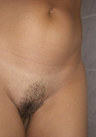 Голая мама хвастает мохнаткой в ванной и раскрывает писю на ковре 6 фото Голая мама хвастает мохнаткой в ванной и раскрывает писю на ковре 6 фото