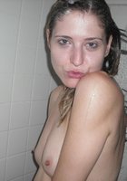 Скромная телка раздвинула ноги для мастурбации 11 фото Скромная телка раздвинула ноги для мастурбации 11 фото