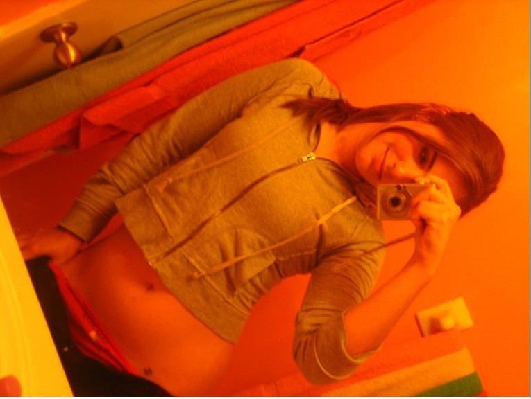 Свежая подборка эротических селфи девушек 8 фотография