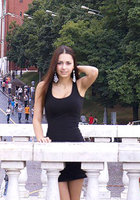 Красивая шатенка вышла на прогулку без белья 3 фото Красивая шатенка вышла на прогулку без белья 3 фото