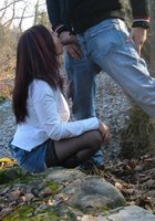 Жгучая брюнетка отдаётся на природе и дома 9 фото Жгучая брюнетка отдаётся на природе и дома 9 фото