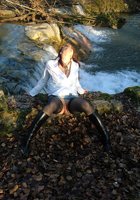 Жгучая брюнетка отдаётся на природе и дома 8 фото Жгучая брюнетка отдаётся на природе и дома 8 фото