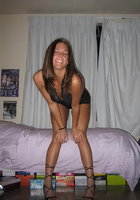 Длинноногая мамочка пошло нагибается и показывает писю в душе 1 фото Длинноногая мамочка пошло нагибается и показывает писю в душе 1 фото