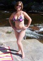 Девушка удовлетворяет одновременно нескольких мужчин 24 фото Девушка удовлетворяет одновременно нескольких мужчин 24 фото