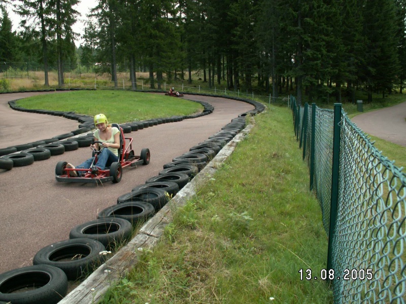 Молодая блондинка отсосала после прогулки в парке 1 фотография