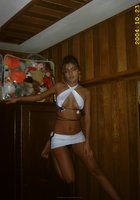 Молоденькая красотка позирует в короткой юбке 18 фото Молоденькая красотка позирует в короткой юбке 18 фото