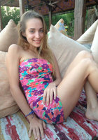 Молодая модель оголилась и показывает дойки и сочную промежность 5 фото Молодая модель оголилась и показывает дойки и сочную промежность 5 фото