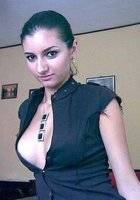 Любовница раздевается и лежит на кровати 3 фото Любовница раздевается и лежит на кровати 3 фото