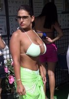 Большегрудые красотки отдыхают в публичных местах 5 фото Большегрудые красотки отдыхают в публичных местах 5 фото