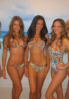 Красотки в купальниках хвастаются красивой фигурой 14 фото Красотки в купальниках хвастаются красивой фигурой 14 фото