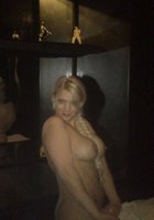 Баловница снимает вещи и хвастается большими сиськами в квартире 10 фото Баловница снимает вещи и хвастается большими сиськами в квартире 10 фото