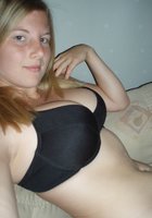 Светловолосая кокетка запечатлевает вагину крупным планом 17 фото Светловолосая кокетка запечатлевает вагину крупным планом 17 фото