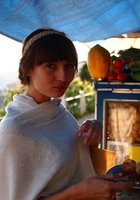 Дама стоит на берегу абсолютно голая 2 фото Дама стоит на берегу абсолютно голая 2 фото