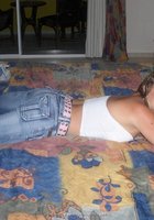 Сучка с большими дойками лижет пенис мачо на отдыхе 2 фото Сучка с большими дойками лижет пенис мачо на отдыхе 2 фото