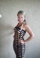 Блондинка приоделась в сетчатый костюм на голое тело 1 фото Блондинка приоделась в сетчатый костюм на голое тело 1 фото