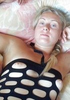 Блондинка приоделась в сетчатый костюм на голое тело 6 фото Блондинка приоделась в сетчатый костюм на голое тело 6 фото