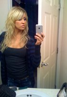 Модели фотографируют себя на телефон 12 фото Модели фотографируют себя на телефон 12 фото