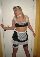 Горничная эротично двигается и оголяет упругие титьки 9 фото Горничная эротично двигается и оголяет упругие титьки 9 фото