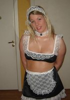 Горничная эротично двигается и оголяет упругие титьки 5 фото Горничная эротично двигается и оголяет упругие титьки 5 фото