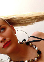 Спортивные подруги отдыхают летом на курорте 1 фото Спортивные подруги отдыхают летом на курорте 1 фото