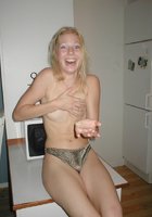 18летняя блондинка сняла леопардовые трусики на кухонном столе 1 фото 18летняя блондинка сняла леопардовые трусики на кухонном столе 1 фото