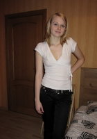 18летняя блондинка снимает розовые трусики на частных снимках 1 фото 18летняя блондинка снимает розовые трусики на частных снимках 1 фото