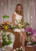 Именинница принимает поздравления от молодого человека 2 фото Именинница принимает поздравления от молодого человека 2 фото