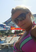 Смазливые подруги отдыхают на пляже в трусиках 13 фото Смазливые подруги отдыхают на пляже в трусиках 13 фото