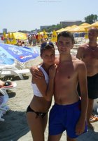 Смазливые подруги отдыхают на пляже в трусиках 5 фото Смазливые подруги отдыхают на пляже в трусиках 5 фото