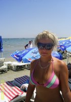 Смазливые подруги отдыхают на пляже в трусиках 7 фото Смазливые подруги отдыхают на пляже в трусиках 7 фото