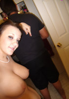 Телочка с большими сиськами скачет по кровати 4 фото Телочка с большими сиськами скачет по кровати 4 фото