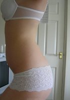 Молодая соска часто делает селфи в нижнем белье у себя дома 13 фото Молодая соска часто делает селфи в нижнем белье у себя дома 13 фото