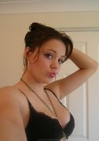 Молодая соска часто делает селфи в нижнем белье у себя дома 8 фото Молодая соска часто делает селфи в нижнем белье у себя дома 8 фото